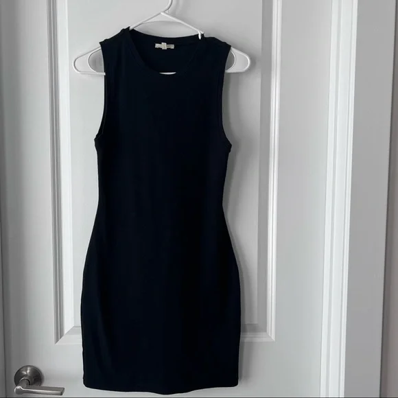 black mini dress aritzia Aritzia Babaton Black Sleeveless V-neck Mini Office Tank Sheath Dress Size 4